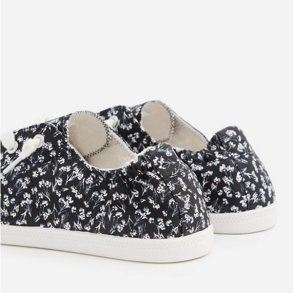 TORRID Riley Ruched Sneaker WW~NWT - Picture 4 of 13